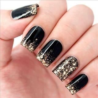 Shop nails cách Cabramatta 35 phút lái xe cần thợ bột giỏi biết design