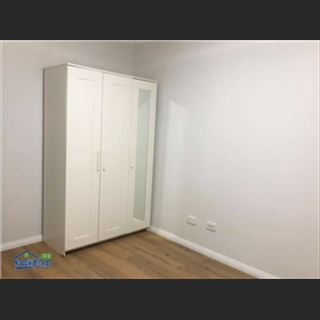 Half-house, lối đi, sân riêng biệt, 3 phòng ngủ dư 2 phòng share